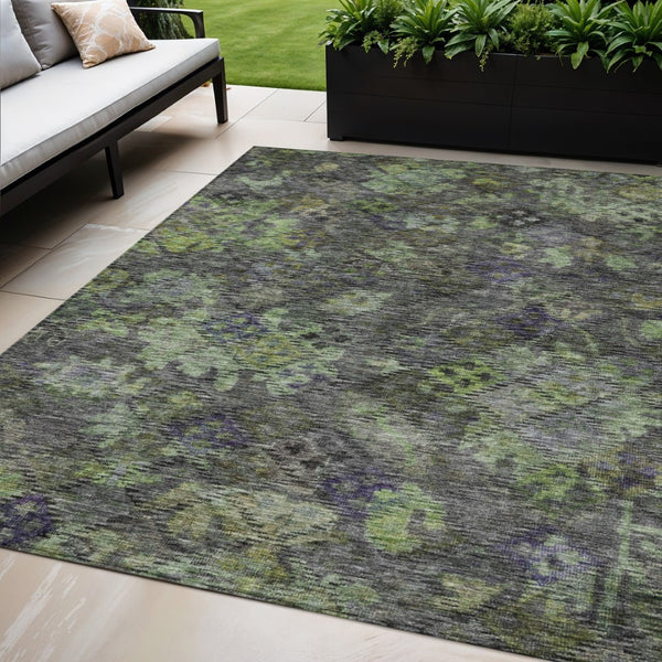 HomeRoots 5' Durable Floral Area Rug for Indoor & Outdoor Use - Easy Maintenance, Stain Resistant Design 5' X 8' 604145