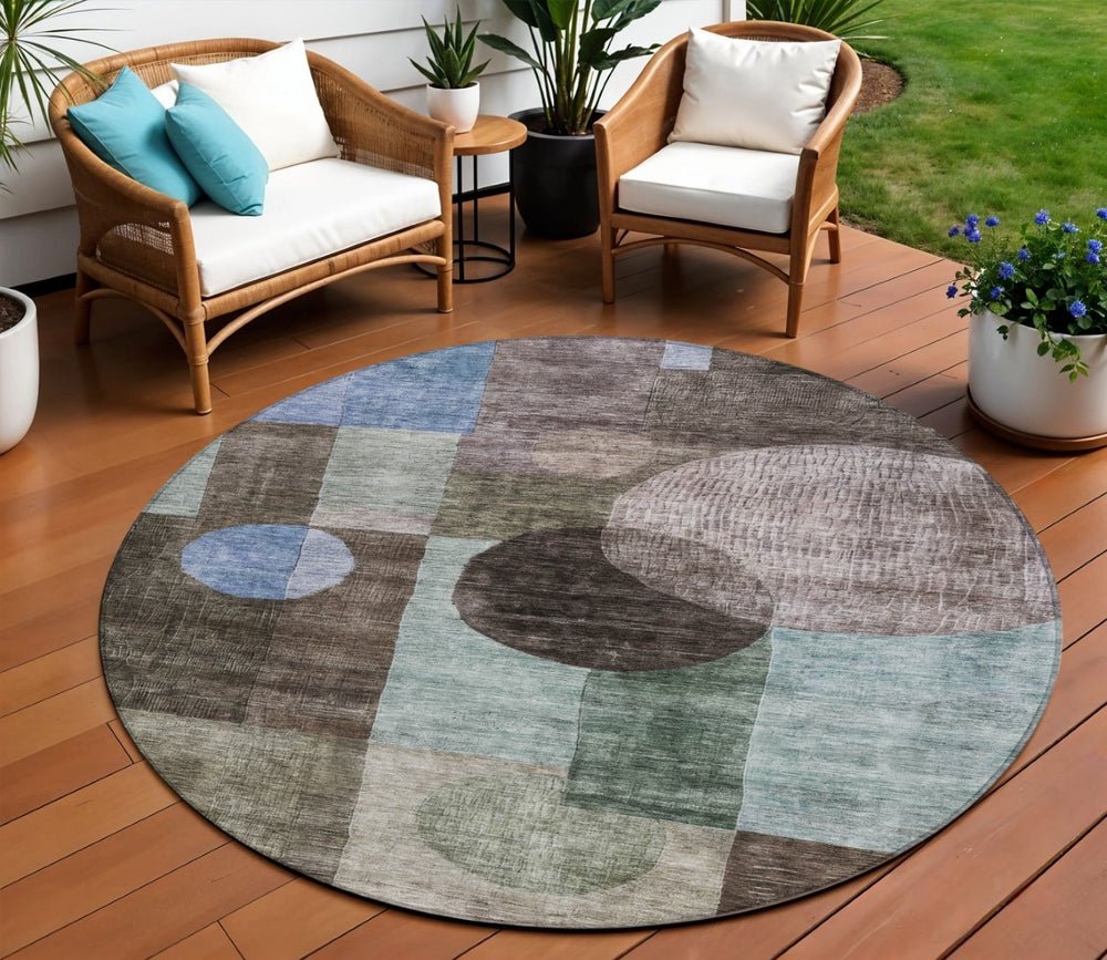 HomeRoots 5' Modern Geometric Area Rug in Brown, Blue & Green - Washable, Durable for Indoor & Outdoor Use 8' Round 604308