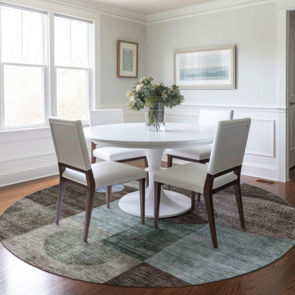 Homeroots 3' Stylish Geometric Indoor Outdoor Area Rug - Washable, Stain-resistant, Perfect For High Traffic Spaces 8' Round Polyester 604308