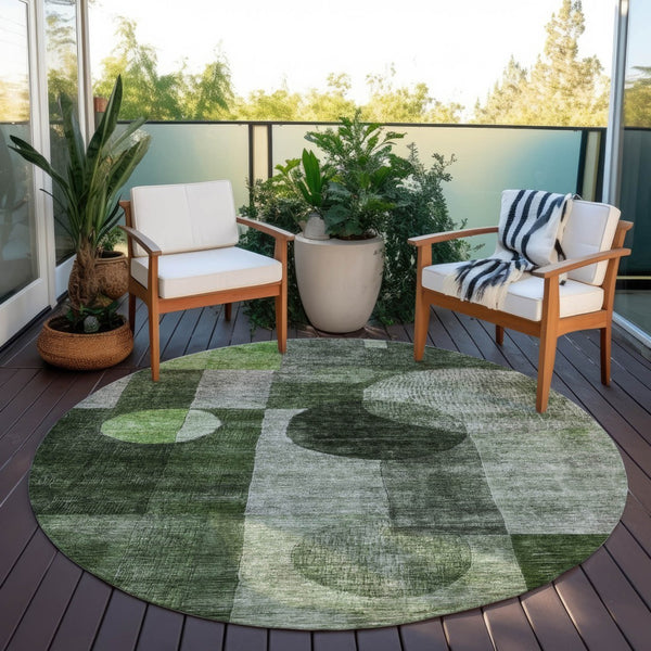 Homeroots 3' Stylish Geometric Indoor Outdoor Area Rug - Washable, Stain-resistant, Perfect For High Traffic Spaces 8' Round Polyester 604320