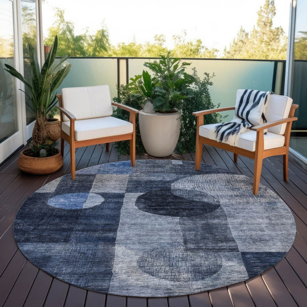 Homeroots 3' Stylish Geometric Indoor Outdoor Area Rug - Washable, Stain-resistant, Perfect For High Traffic Spaces 8' Round Polyester 604332