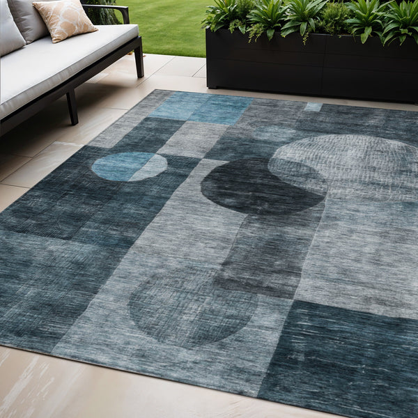 Homeroots 3' Stylish Geometric Indoor Outdoor Area Rug - Washable, Stain-resistant, Perfect For High Traffic Spaces 5' X 8' Polyester 604343