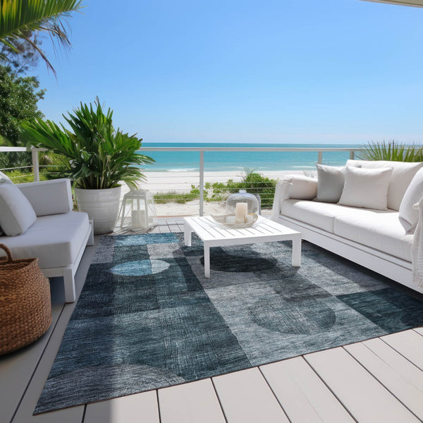 Homeroots 3' Stylish Geometric Indoor Outdoor Area Rug - Washable, Stain-resistant, Perfect For High Traffic Spaces 10' X 14' Polyester 604347