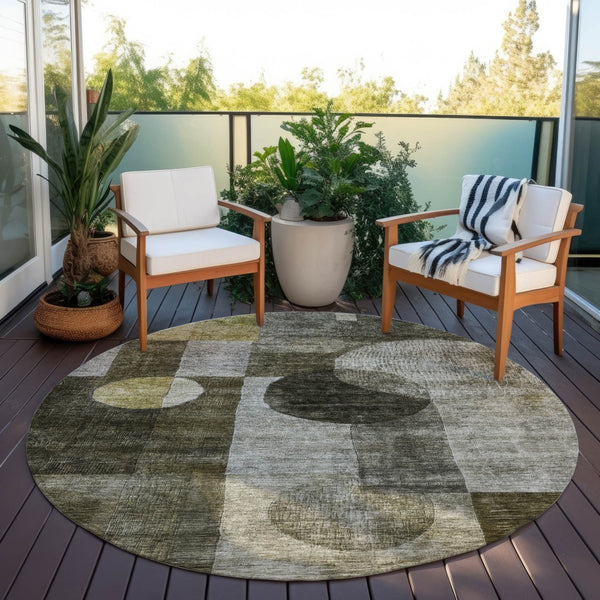 Homeroots 3' Stylish Geometric Indoor Outdoor Area Rug - Washable, Stain-resistant, Perfect For High Traffic Spaces 8' Round Polyester 604350