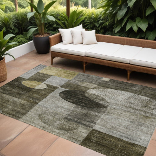 Homeroots 3' Stylish Geometric Indoor Outdoor Area Rug - Washable, Stain-resistant, Perfect For High Traffic Spaces 8' X 10' Polyester 604351