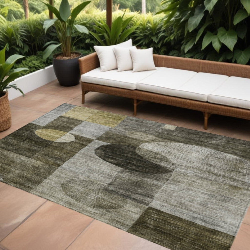 HomeRoots 9' Taupe Gray & Charcoal Geometric Washable Area Rug - Durable Indoor/Outdoor Design for All Spaces 604352