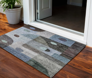 Homeroots 3' Artichoke Green Gray Charcoal Geometric Washable Area Rug For Indoor And Outdoor Spaces 3' X 5' Polyester 604402