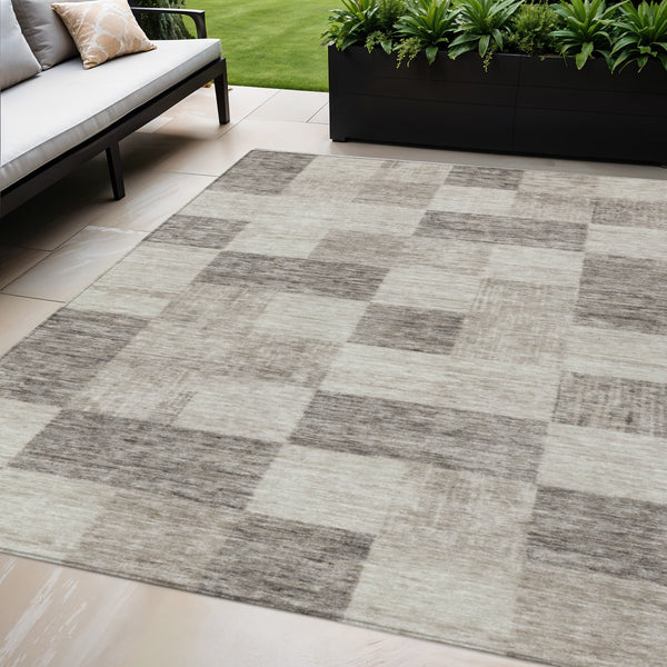 Homeroots 3' Beige And Gray Geometric Washable Area Rug - Perfect For Indoor And Outdoor Spaces, Stylish & Durable 5' X 8' Polyester 604846