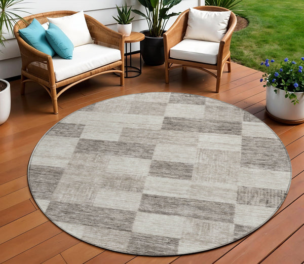 Homeroots 3' Beige And Gray Geometric Washable Area Rug - Perfect For Indoor And Outdoor Spaces, Stylish & Durable 8' Round Polyester 604847