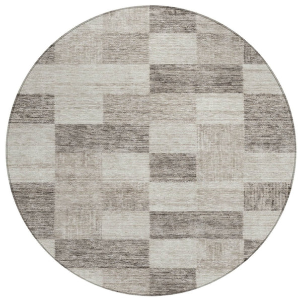 HomeRoots 5' Beige and Gray Geometric Indoor Outdoor Area Rug - Stylish, Washable, and Durable for Any Space 8' Round 604847
