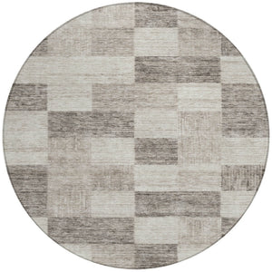 Homeroots 3' Beige And Gray Geometric Washable Area Rug - Perfect For Indoor And Outdoor Spaces, Stylish & Durable 8' Round Polyester 604847