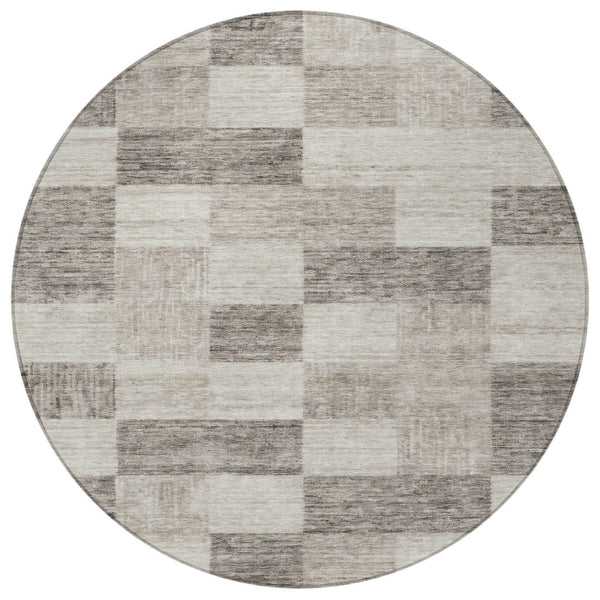 Homeroots 3' Beige And Gray Geometric Washable Area Rug - Perfect For Indoor And Outdoor Spaces, Stylish & Durable 8' Round Polyester 604847