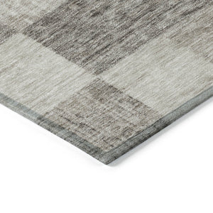 Homeroots 3' Beige And Gray Geometric Washable Area Rug - Perfect For Indoor And Outdoor Spaces, Stylish & Durable 9' X 12' Polyester 604849