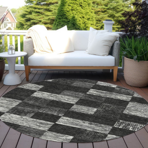 Homeroots 3' Beige And Gray Geometric Washable Area Rug - Perfect For Indoor And Outdoor Spaces, Stylish & Durable 8' Round Polyester 604853