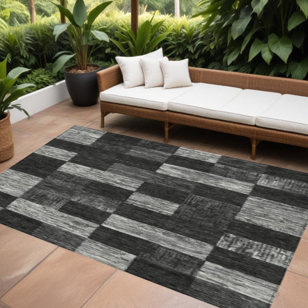 Homeroots 3' Beige And Gray Geometric Washable Area Rug - Perfect For Indoor And Outdoor Spaces, Stylish & Durable 10' X 14' Polyester 604856