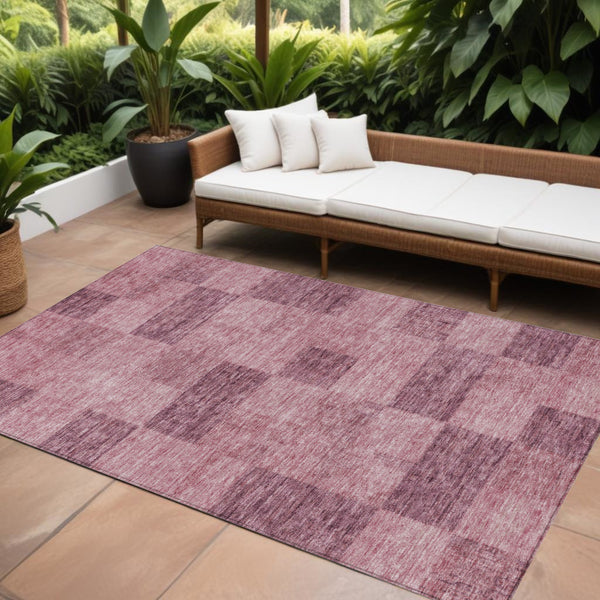 Homeroots 3' Beige And Gray Geometric Washable Area Rug - Perfect For Indoor And Outdoor Spaces, Stylish & Durable 10' X 14' Polyester 604862