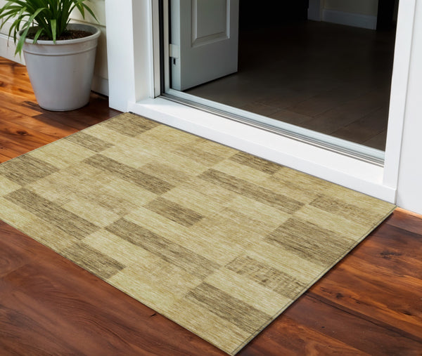Homeroots 3' Beige And Gray Geometric Washable Area Rug - Perfect For Indoor And Outdoor Spaces, Stylish & Durable 3' X 5' Polyester 604875