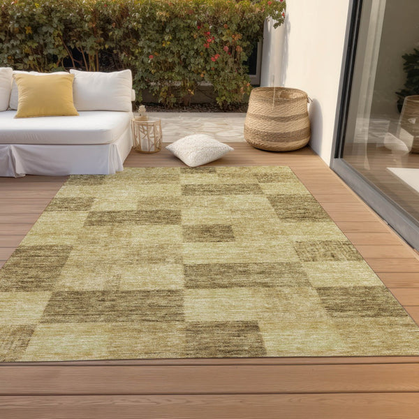 Homeroots 3' Beige And Gray Geometric Washable Area Rug - Perfect For Indoor And Outdoor Spaces, Stylish & Durable 3' X 5' Polyester 604875