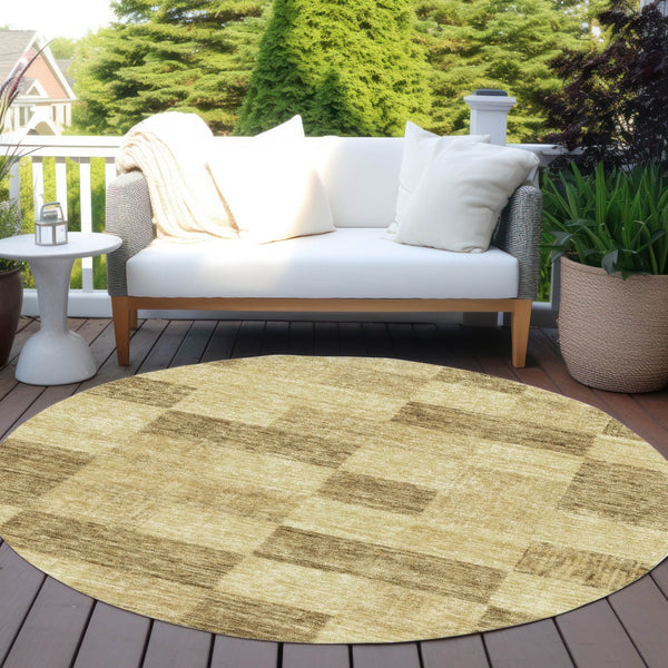 Homeroots 3' Beige And Gray Geometric Washable Area Rug - Perfect For Indoor And Outdoor Spaces, Stylish & Durable 8' Round Polyester 604877