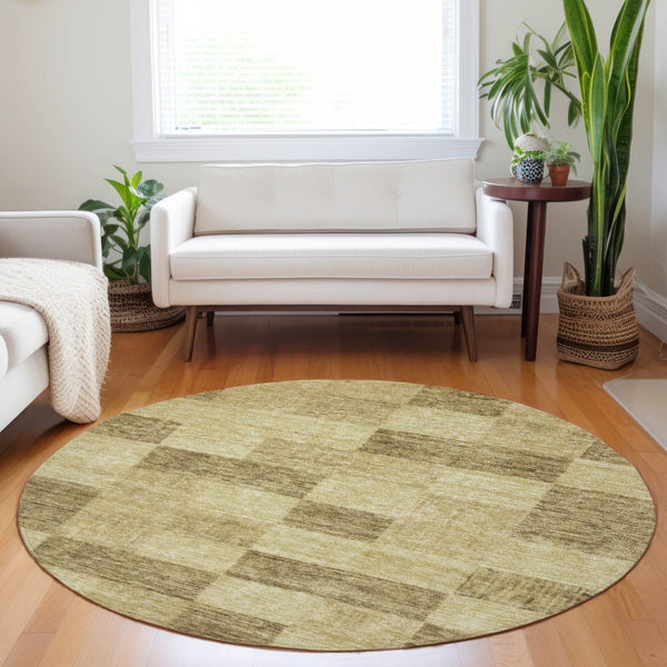 Homeroots 3' Beige And Gray Geometric Washable Area Rug - Perfect For Indoor And Outdoor Spaces, Stylish & Durable 8' Round Polyester 604877
