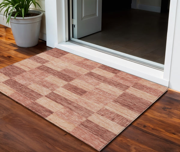 Homeroots 3' Beige And Gray Geometric Washable Area Rug - Perfect For Indoor And Outdoor Spaces, Stylish & Durable 3' X 5' Polyester 604881