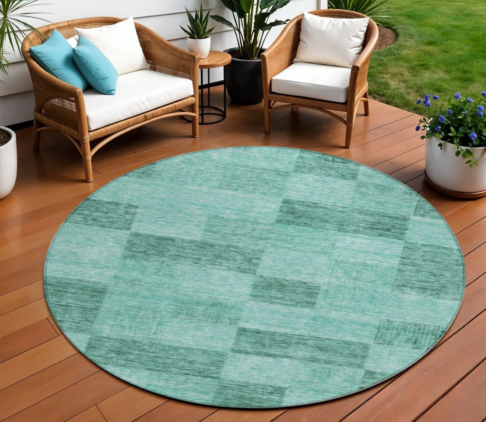 HomeRoots 5' Blue and Aqua Geometric Washable Rug - Versatile Indoor/Outdoor Design for Modern Spaces 8' Round 604895
