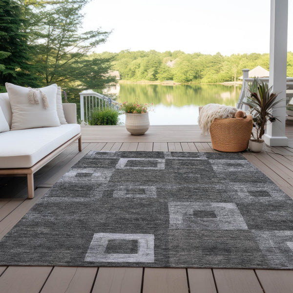 Homeroots 3' Stylish Beige Gold & Denim Blue Geometric Indoor-outdoor Area Rug - Durable, Washable & Versatile 8' X 10' Polyester 605016