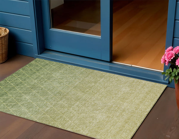 Homeroots 3' Artichoke Green Geometric Area Rug - Stylish, Washable & Durable For Indoor Or Outdoor Spaces 3' X 5' Polyester 605777