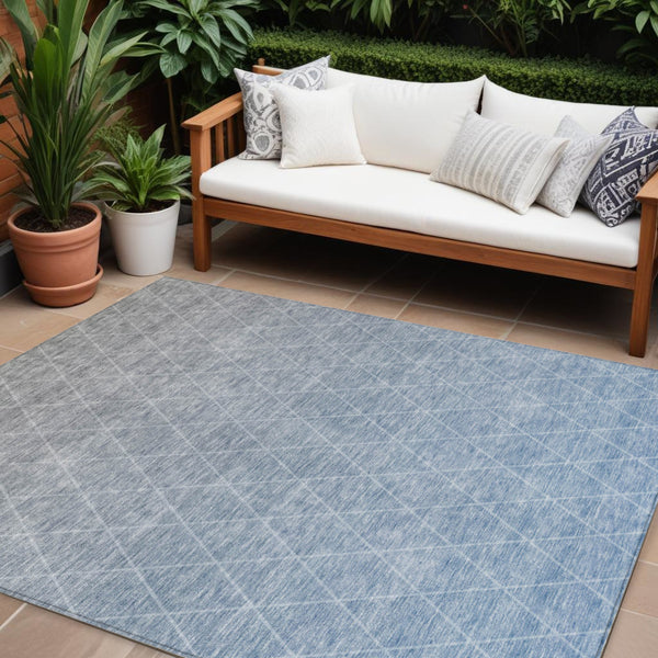 Homeroots 3' Artichoke Green Geometric Area Rug - Stylish, Washable & Durable For Indoor Or Outdoor Spaces 8' X 10' Polyester 605786