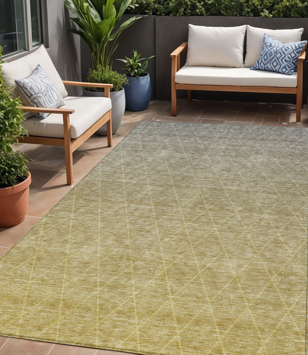 Homeroots 3' Artichoke Green Geometric Area Rug - Stylish, Washable & Durable For Indoor Or Outdoor Spaces 5' X 8' Polyester 605790