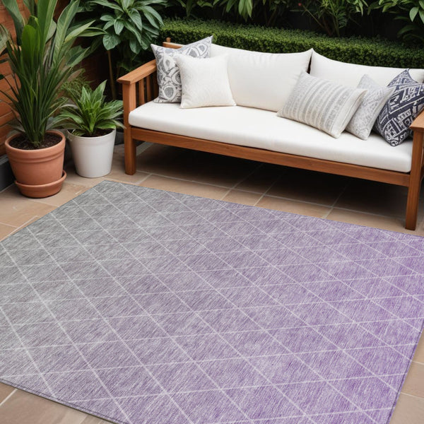 Homeroots 3' Artichoke Green Geometric Area Rug - Stylish, Washable & Durable For Indoor Or Outdoor Spaces 8' X 10' Polyester 605798