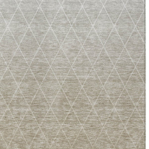 Homeroots 3' Artichoke Green Geometric Area Rug - Stylish, Washable & Durable For Indoor Or Outdoor Spaces 5' X 8' Polyester 605814