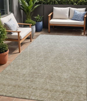 Homeroots 3' Artichoke Green Geometric Area Rug - Stylish, Washable & Durable For Indoor Or Outdoor Spaces 5' X 8' Polyester 605814