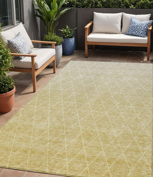 Homeroots 3' Artichoke Green Geometric Area Rug - Stylish, Washable & Durable For Indoor Or Outdoor Spaces 5' X 8' Polyester 605820