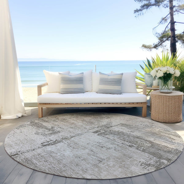 Homeroots 3' Linen And Gray Abstract Washable Area Rug - Stylish Indoor/Outdoor Design For High Traffic Spaces 8' Round Polyester 606033