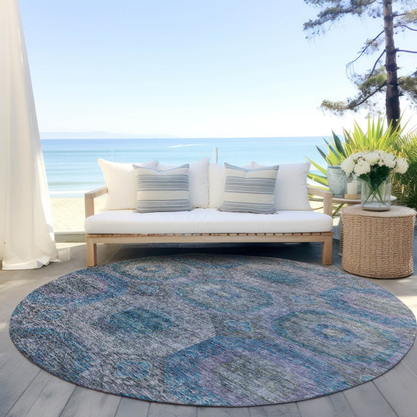 Homeroots 3' Blue And Gray Geometric Washable Area Rug - Stylish Indoor/Outdoor Decor For Any Space 8' Round Polyester 606226