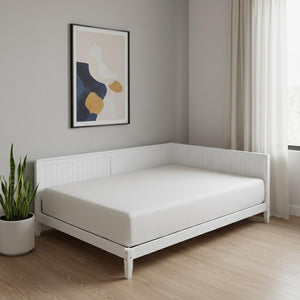 HomeRoots White Wood Full Daybed Frame – Elegant Multi-Functional Design for Stylish Sleep and Seating Solutions! 606912