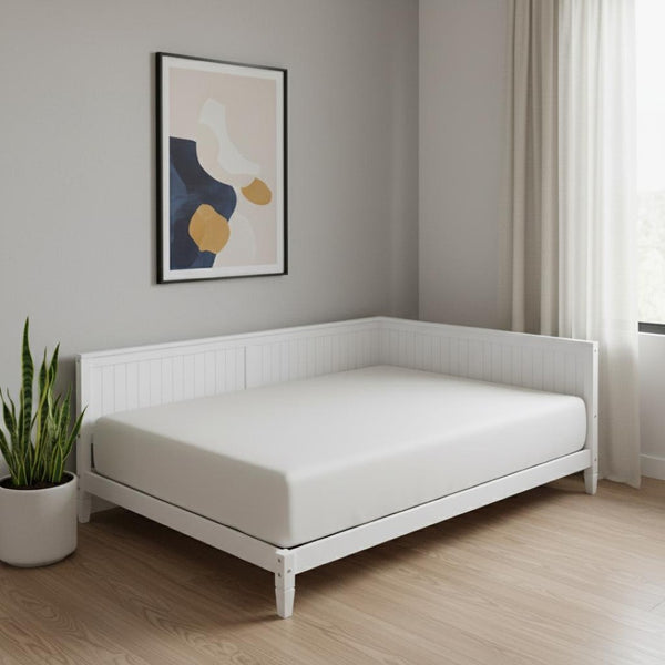 HomeRoots White Wood Full Daybed Frame – Elegant Multi-Functional Design for Stylish Sleep and Seating Solutions! 606912