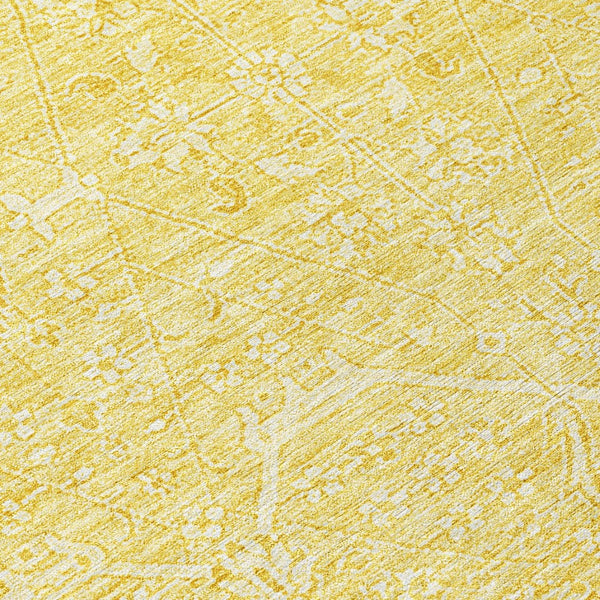 HomeRoots 5' Gold Floral Washable Area Rug – Elegant Indoor-Outdoor Design for High-Traffic Spaces and Durability 8' Round 607364