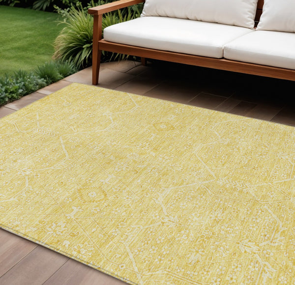 HomeRoots 5' Gold Floral Washable Area Rug – Elegant Indoor-Outdoor Design for High-Traffic Spaces and Durability 10' X 14' 607367