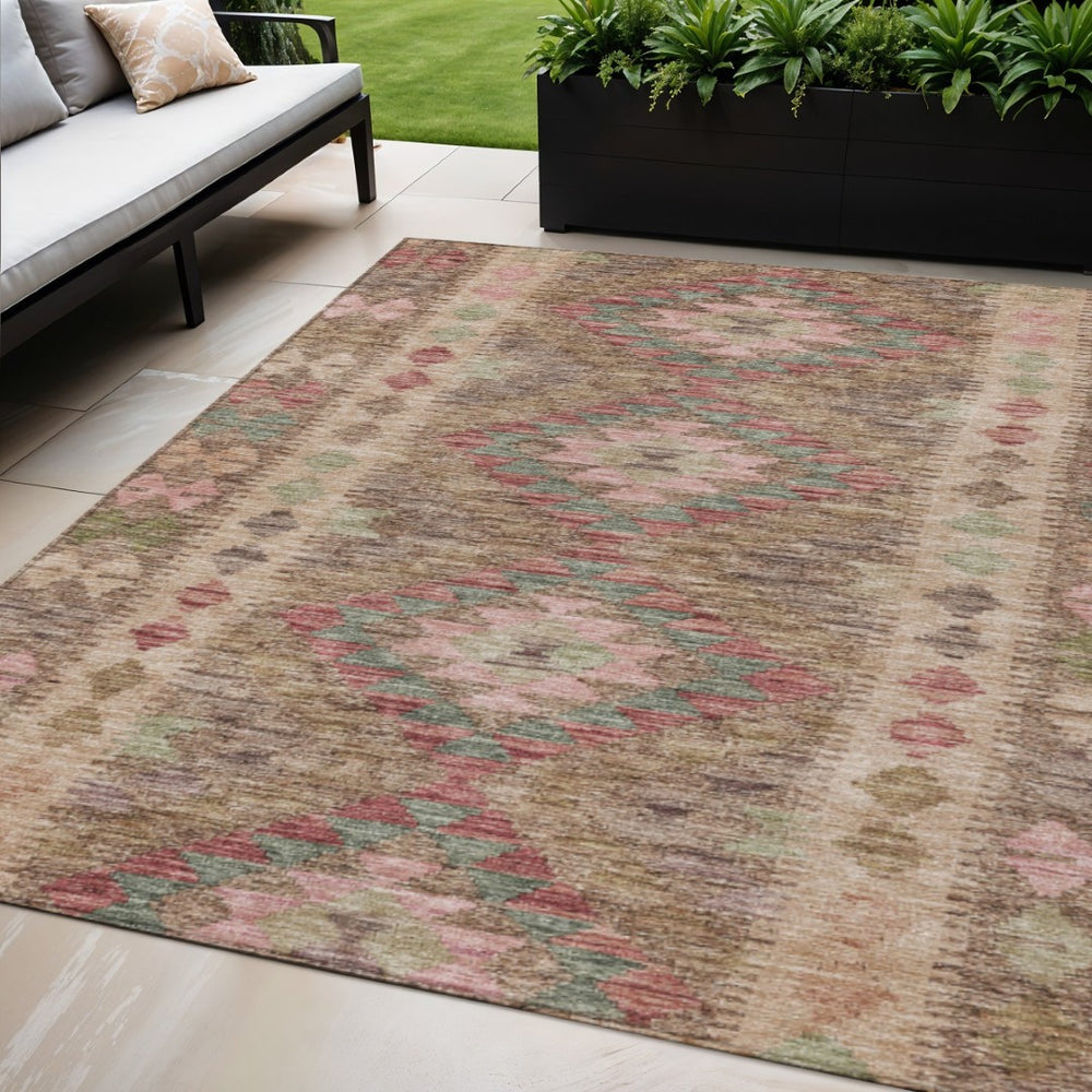 HomeRoots 5' Brown Geometric Indoor Outdoor Area Rug - Durable, Washable, Stylish Design for High-Traffic Spaces 5' X 8' 607429