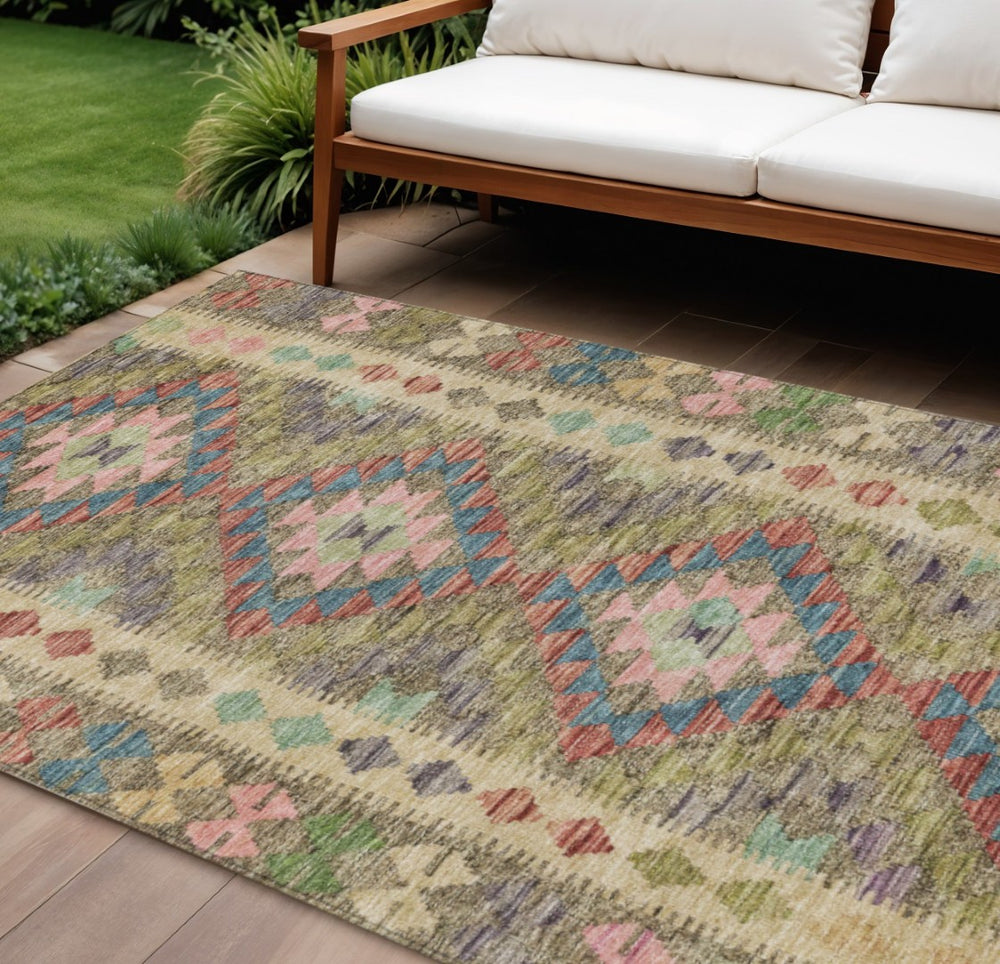 HomeRoots 5' Stylish Green Geometric Area Rug - Durable, Washable for Indoor & Outdoor Use, Perfect for High Traffic Areas 9' X 12' 607444