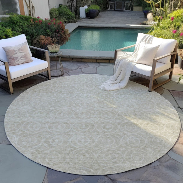 HomeRoots 5' Beige Geometric Indoor Outdoor Area Rug - Stylish, Washable, and Durable for Any Space 8' Round 607472