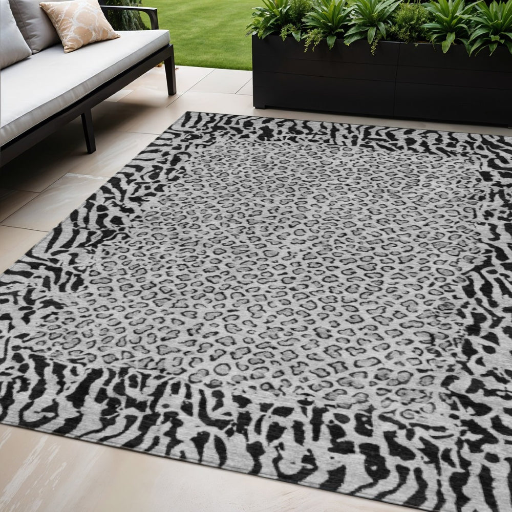 HomeRoots 5' Gray Animal Print Washable Area Rug - Stylish, Durable, and Easy-Clean for Indoor/Outdoor Use 5' X 8' 607651