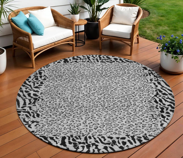 HomeRoots 5' Gray Animal Print Washable Area Rug - Stylish, Durable, and Easy-Clean for Indoor/Outdoor Use 8' Round 607652