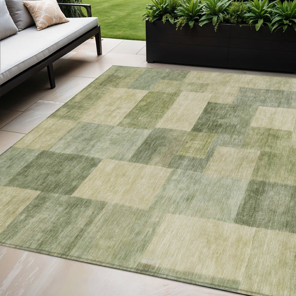 HomeRoots 5' Artichoke Green Geometric Rug - Stylish, Washable, and Durable for Indoor and Outdoor Spaces 5' X 8' 608257