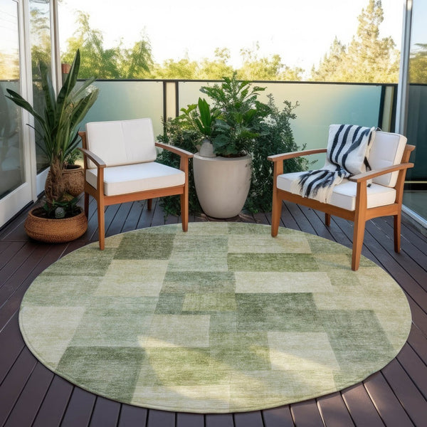 HomeRoots 5' Artichoke Green Geometric Rug - Stylish, Washable, and Durable for Indoor and Outdoor Spaces 8' Round 608258