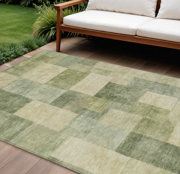 HomeRoots 5' Artichoke Green Geometric Rug - Stylish, Washable, and Durable for Indoor and Outdoor Spaces 10' X 14' 608261