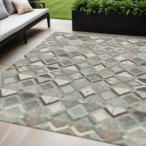 HomeRoots 5' Geometric Sage and Off-White Indoor Outdoor Area Rug - Stylish, Washable, and Durable Design 5' X 8' 608994