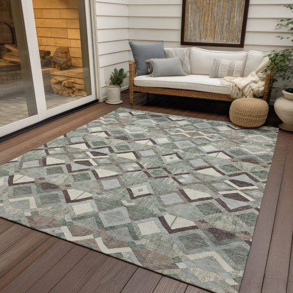 HomeRoots 5' Geometric Sage and Off-White Indoor Outdoor Area Rug - Stylish, Washable, and Durable Design 5' X 8' 608994